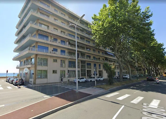 Joli 2p Climatise Avec Terrasse Face A La Pres Du Centre - Fr-1-196-388 * Menton