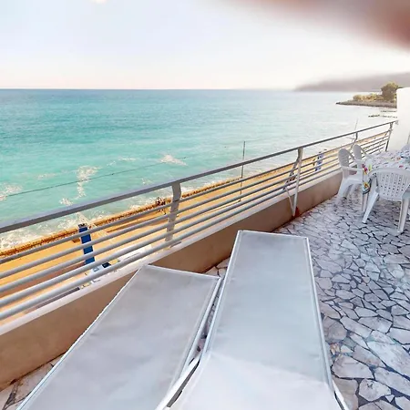 Joli 2p Climatisé Avec Terrasse Face à La Près Du Centre - Fr-1-196-388 Apartamento Menton