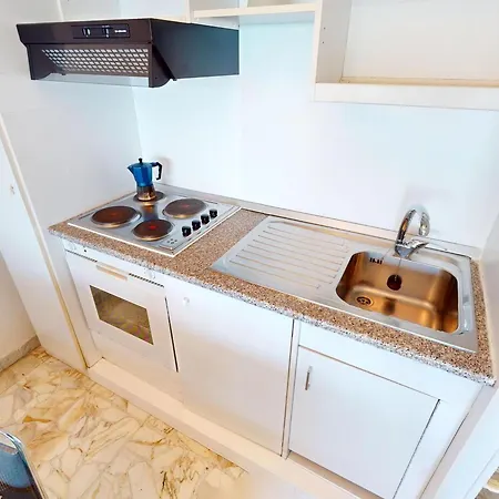 Joli 2p Climatise Avec Terrasse Face A La Pres Du Centre - Fr-1-196-388 Apartmán Menton