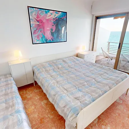 Joli 2p Climatise Avec Terrasse Face A La Pres Du Centre - Fr-1-196-388 *