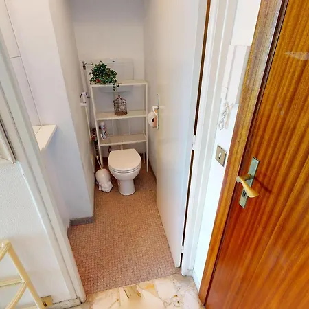 Joli 2p Climatise Avec Terrasse Face A La Pres Du Centre - Fr-1-196-388 *