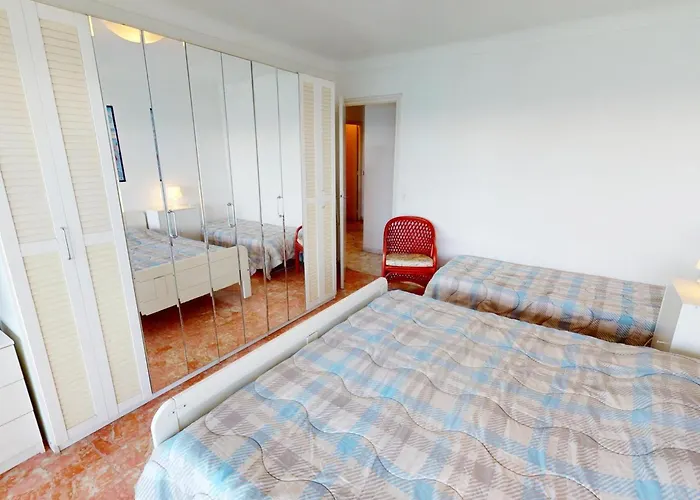 Joli 2p Climatise Avec Terrasse Face A La Pres Du Centre - Fr-1-196-388 Appartement