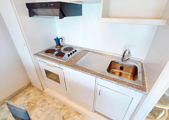 Joli 2p Climatise Avec Terrasse Face A La Pres Du Centre - Fr-1-196-388 Appartement Menton